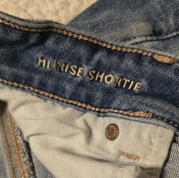 Size 14 - American Eagle Distressed Jean Shorts - Picture 4 of 5